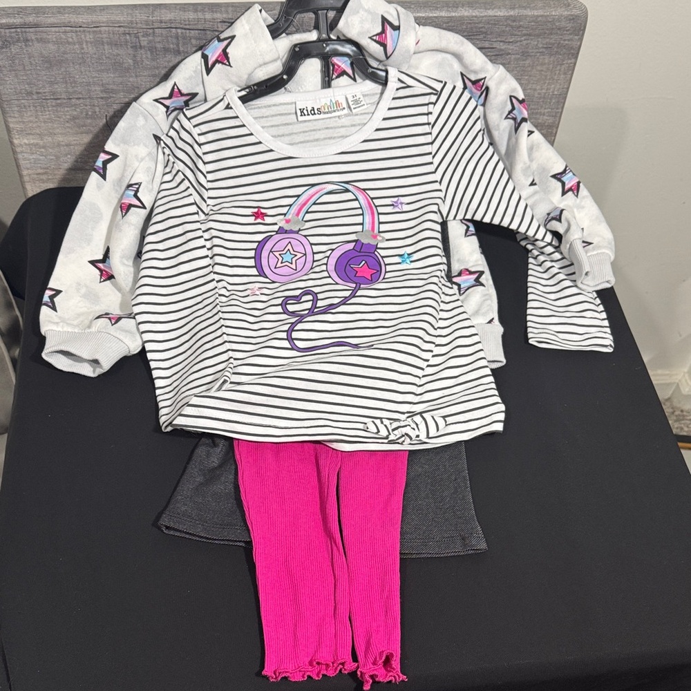 NWT Kids Headquarters 4 Piece Set with Headphone and Star Design - Pink and Gray